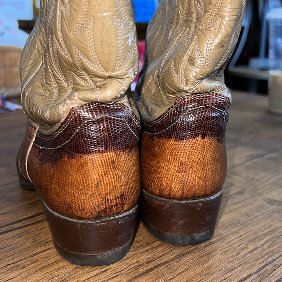 Vintage Justin Tan and Brown Western Cowboy Boots- 5 - Picture 3 of 11